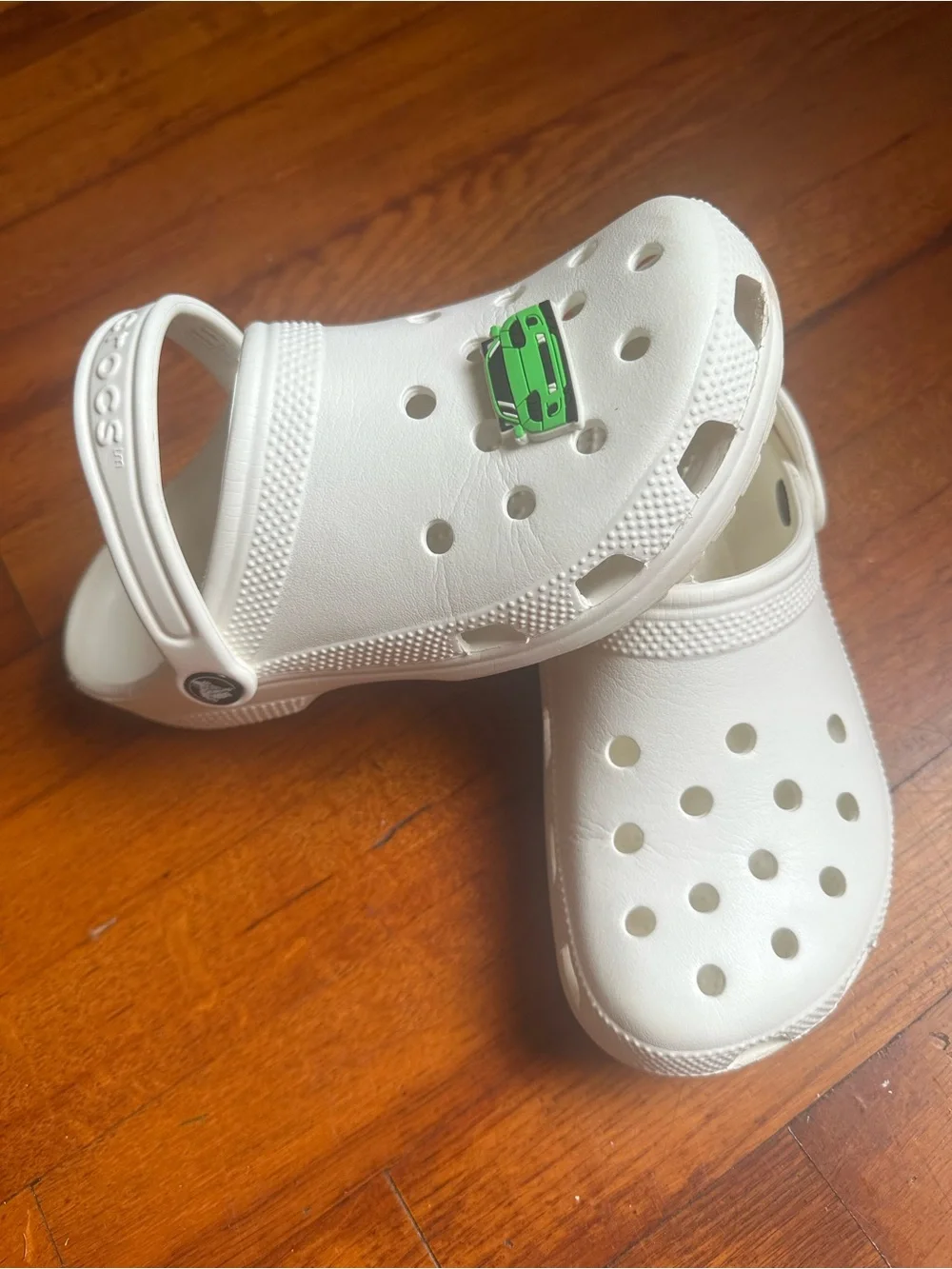 CROCS White Kids Clog with Green Car Jibbitz size M 5/ W 7